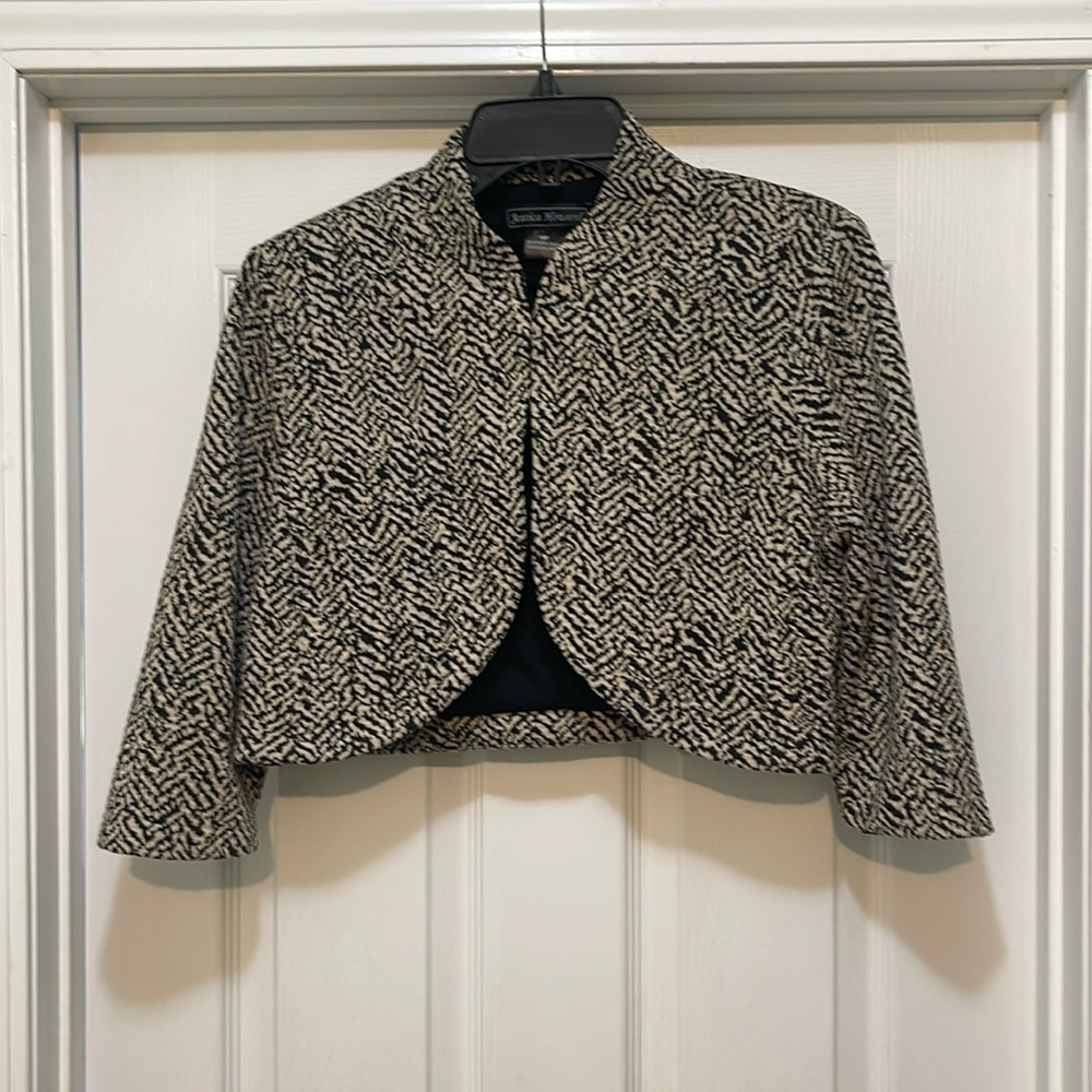 Jessica Howard Black and Cream Patterned Jacket